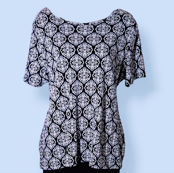 100% Cotton Navy Blue & Ivory Geo Pattern Short Sleeve Top - Picture 1 of 8